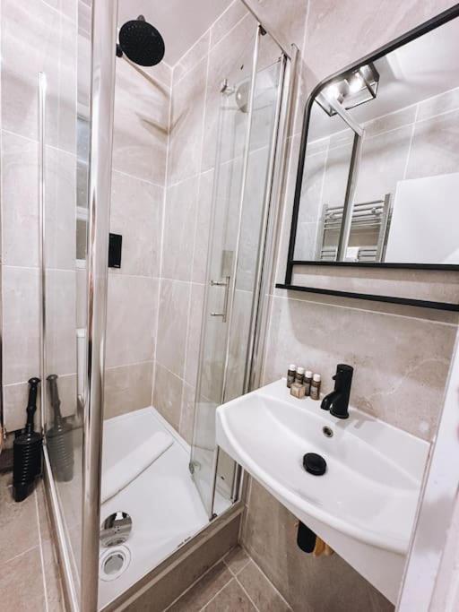 Modern Flat In Apartamento *